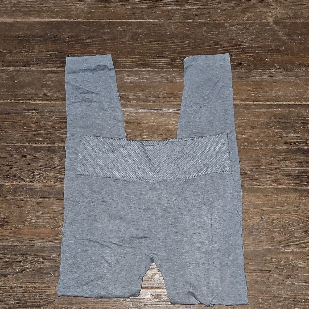 Wonderly Womens Gray Leggings